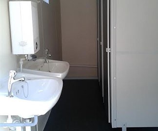 portable-toilet-unit-by-flintham